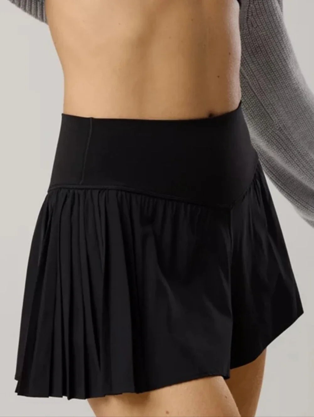 OFFLINE By Aerie Real Me Pleated Flowy Short M Nwot
